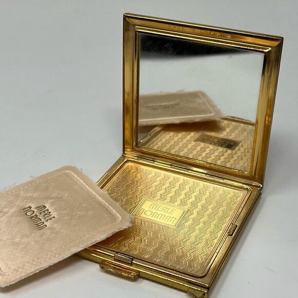 Merle Norman made in England compact. - Picture 1 of 6